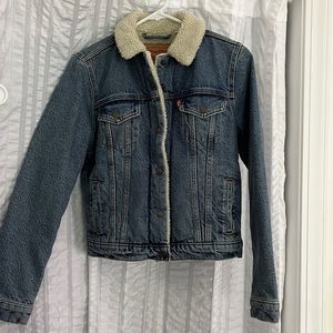 LEVIS denim jacket. Faux fur lined